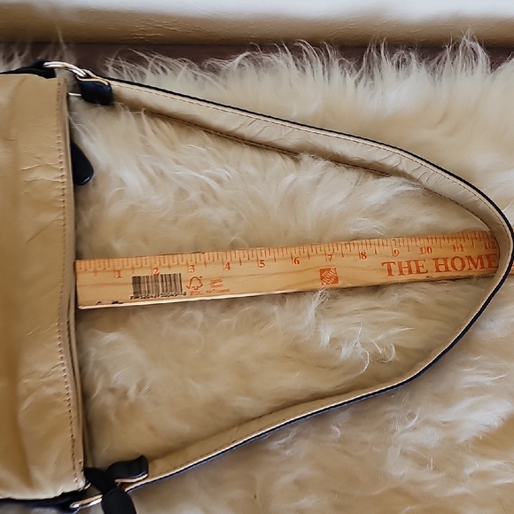 Stone Mountain real leather multi compartment shoulder bag - Picture 13 of 16